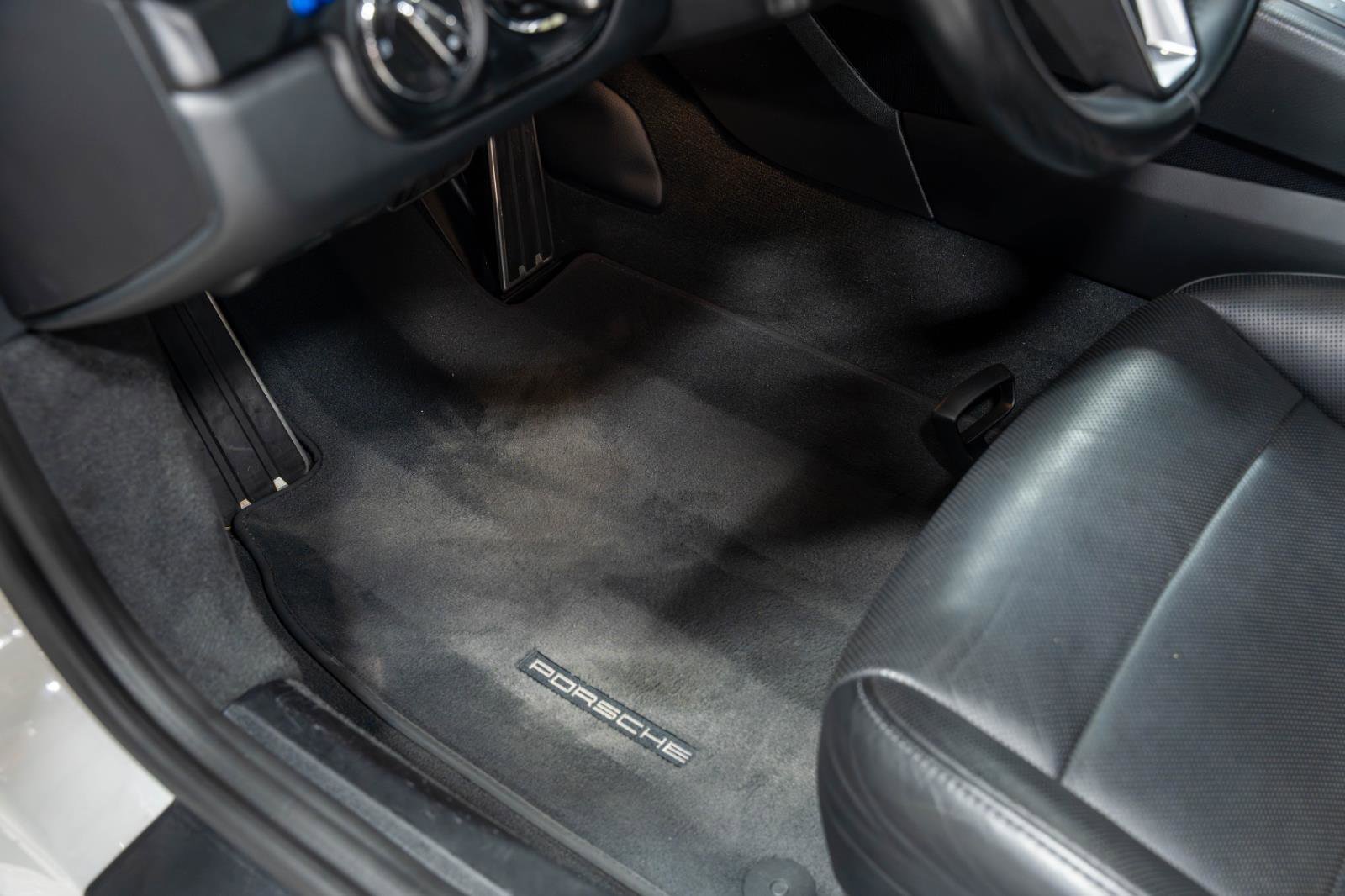 Used 2018 Porsche 911 Carrera GTS image 93