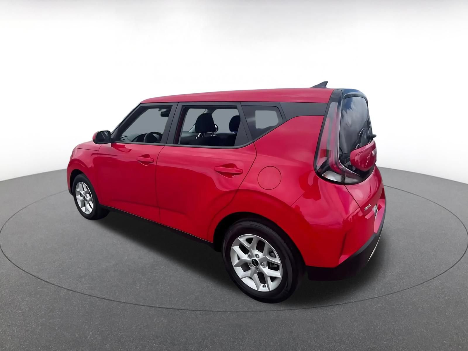 Used 2025 Kia Soul LX w/ LX Technology Package FWD image 9