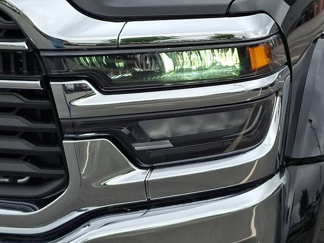 Used 2025 RAM 5500 4x4 Crew Cab image 9