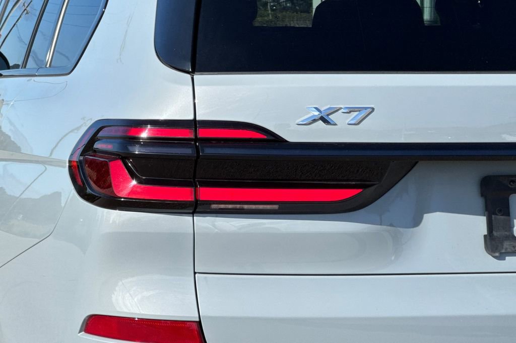 Used 2024 BMW X7 xDrive40i w/ M Sport Package AWD/4WD image 34