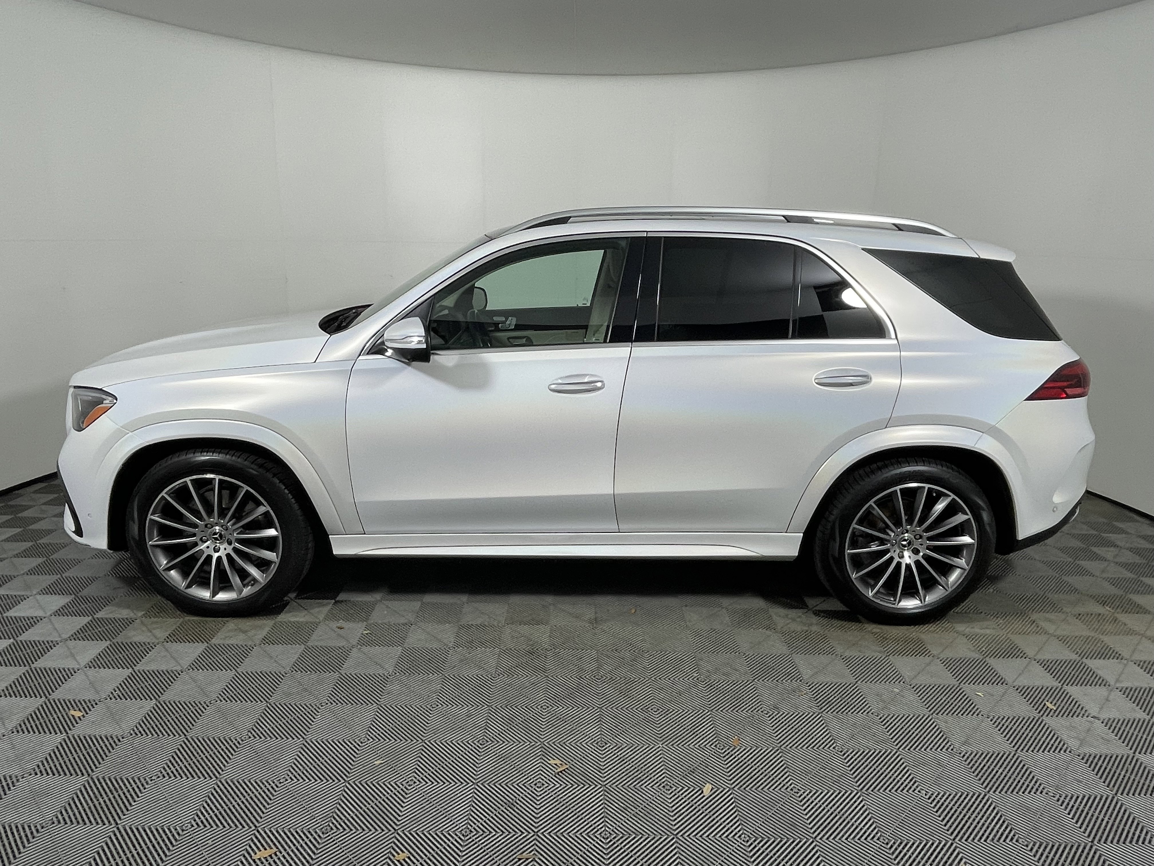 Certified 2024 Mercedes-Benz GLE 450 4MATIC image 2