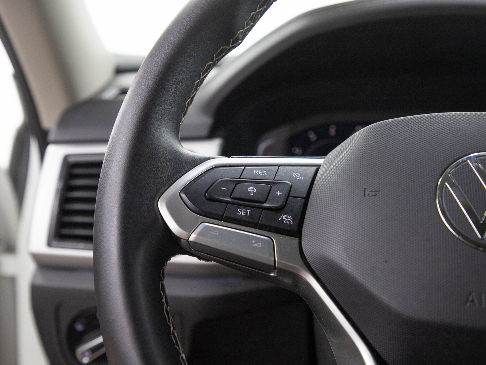 Used 2023 Volkswagen Atlas SEL AWD/4WD image 27