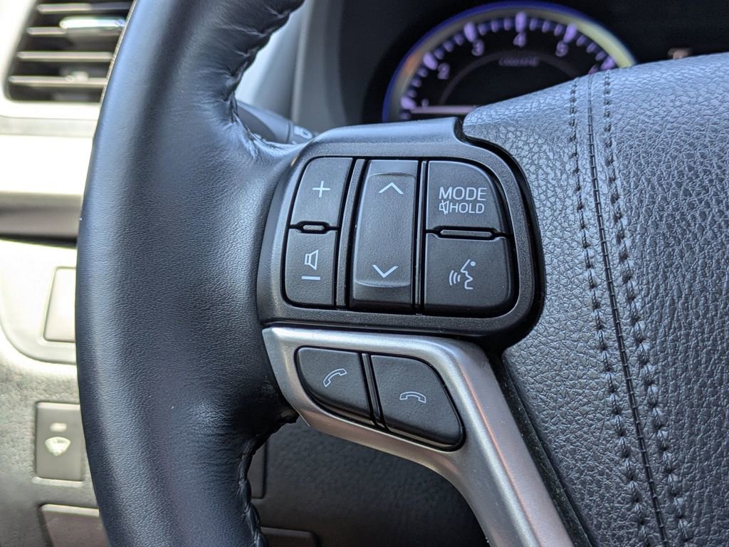 Used 2019 Toyota Highlander XLE FWD image 27
