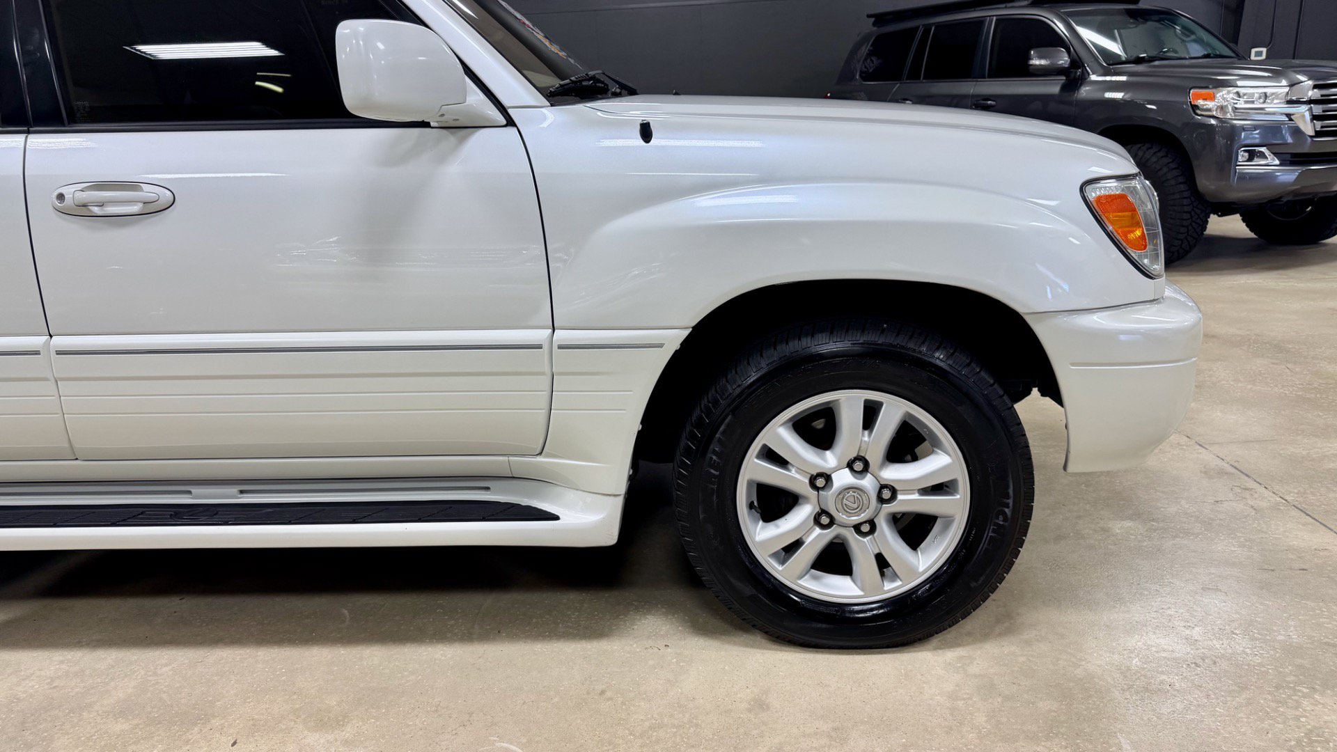 Used 2003 Lexus LX 470 4WD image 16
