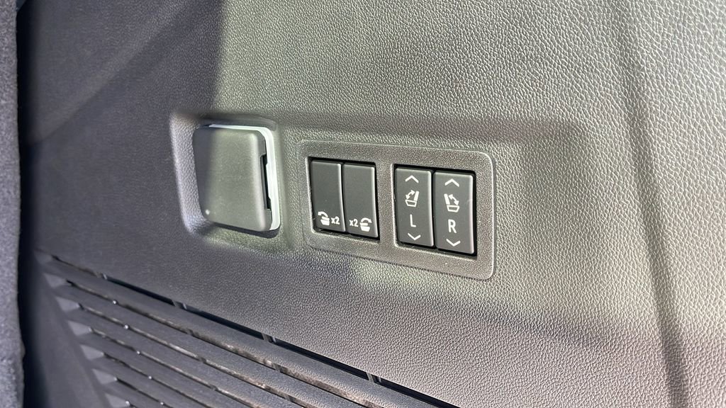 New 2026 GMC Yukon Elevation image 24