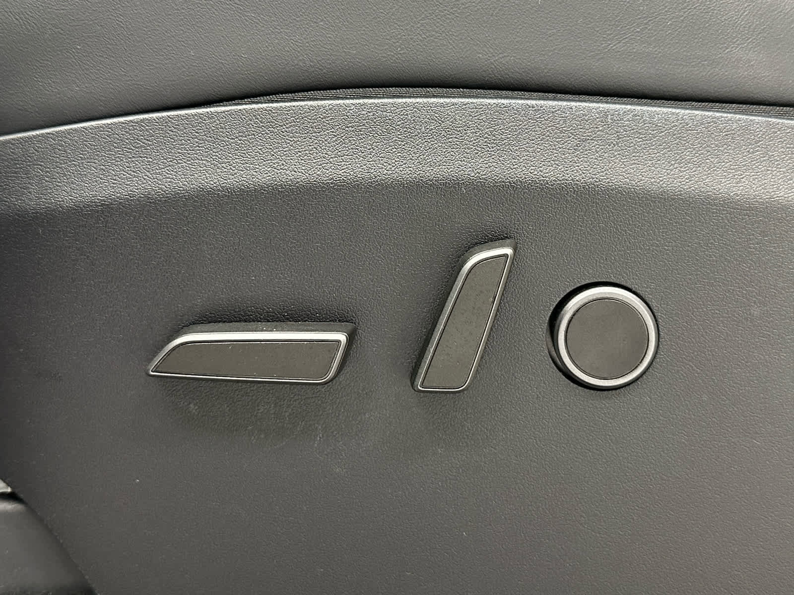 Used 2024 Tesla Model Y Long Range image 12