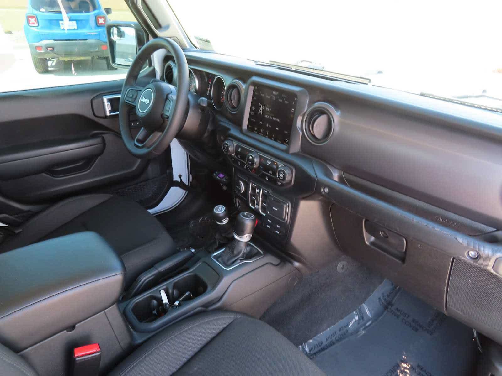 Used 2023 Jeep Gladiator Sport AWD/4WD image 16