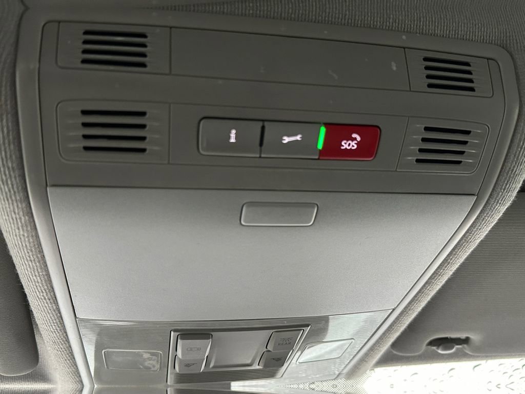 Used 2020 Volkswagen Tiguan SE image 19