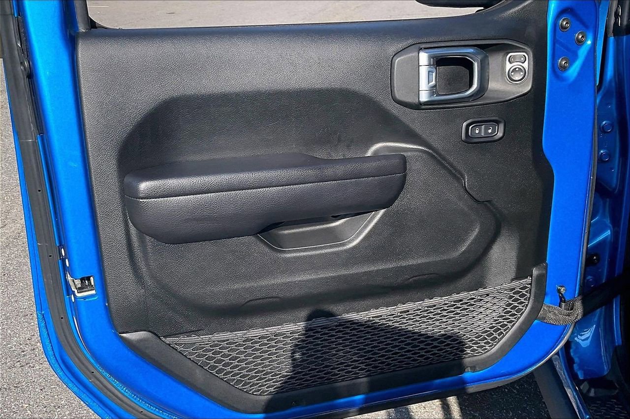 Certified 2021 Jeep Wrangler Unlimited Rubicon w/ Xtreme Recon 35" Tire Package image 27