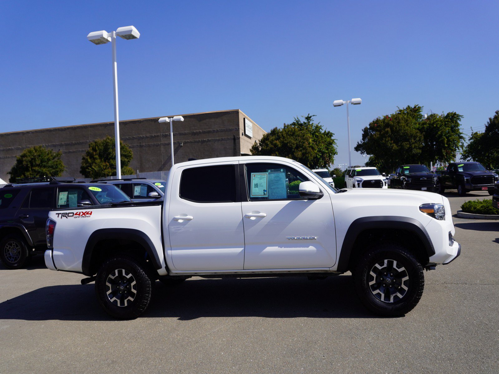 Used 2022 Toyota Tacoma TRD Off-Road w/ Technology Package AWD/4WD image 4