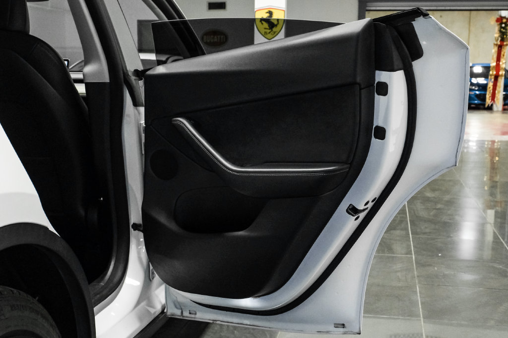 Used 2022 Tesla Model Y Long Range AWD/4WD image 40