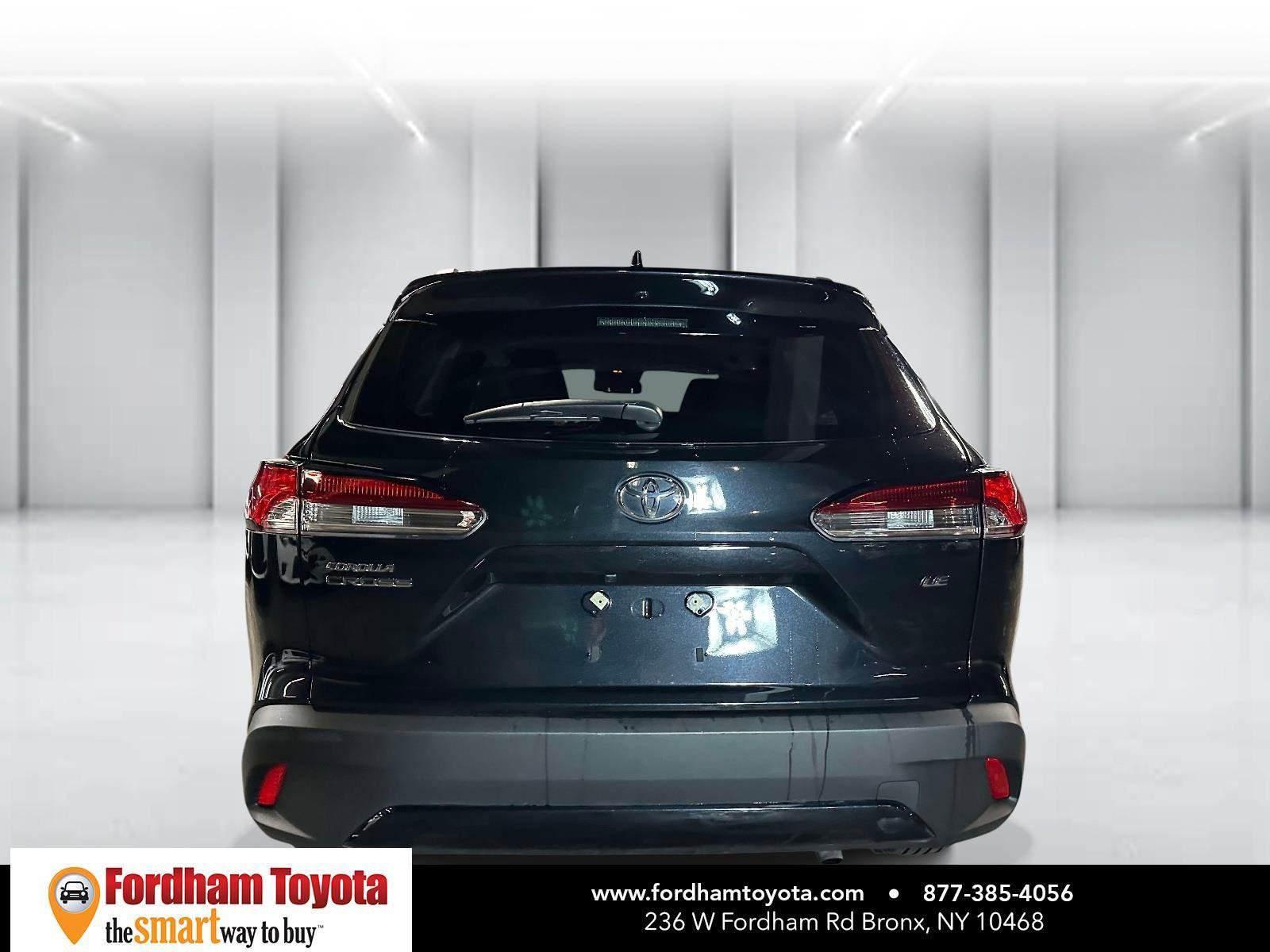 Used 2025 Toyota Corolla Cross LE image 5