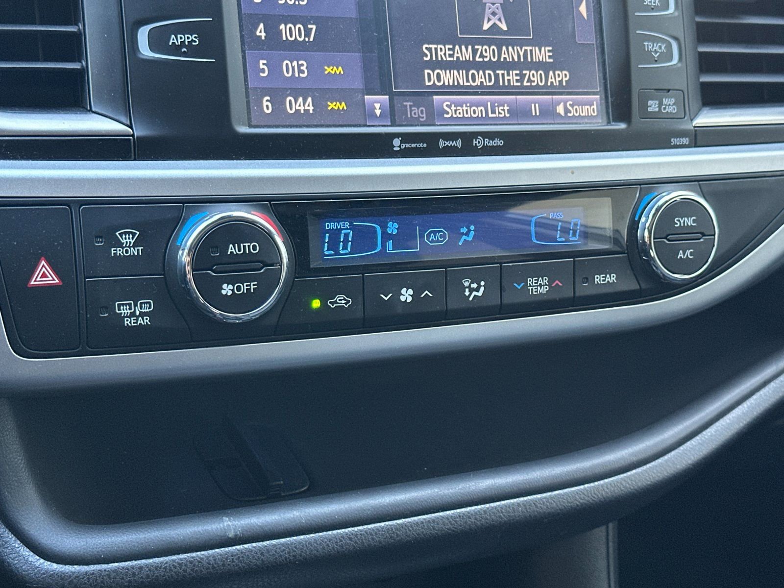 Used 2019 Toyota Highlander SE FWD image 19