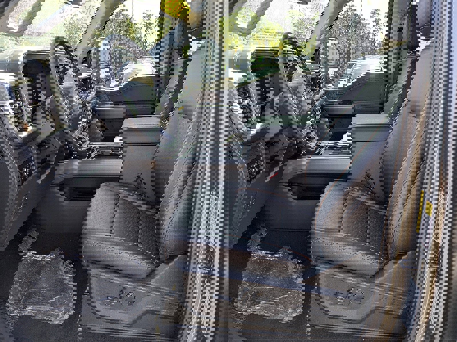 New 2025 Ford F350 Lariat w/ Lariat Ultimate Package image 33