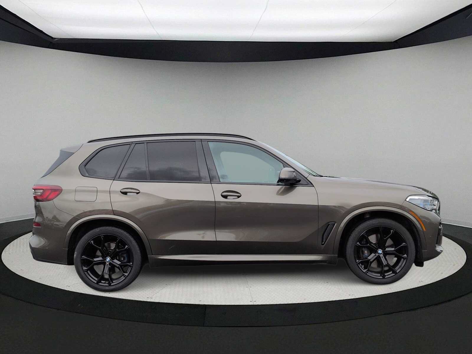 Used 2022 BMW X5 xDrive40i w/ M Sport Package AWD/4WD image 9
