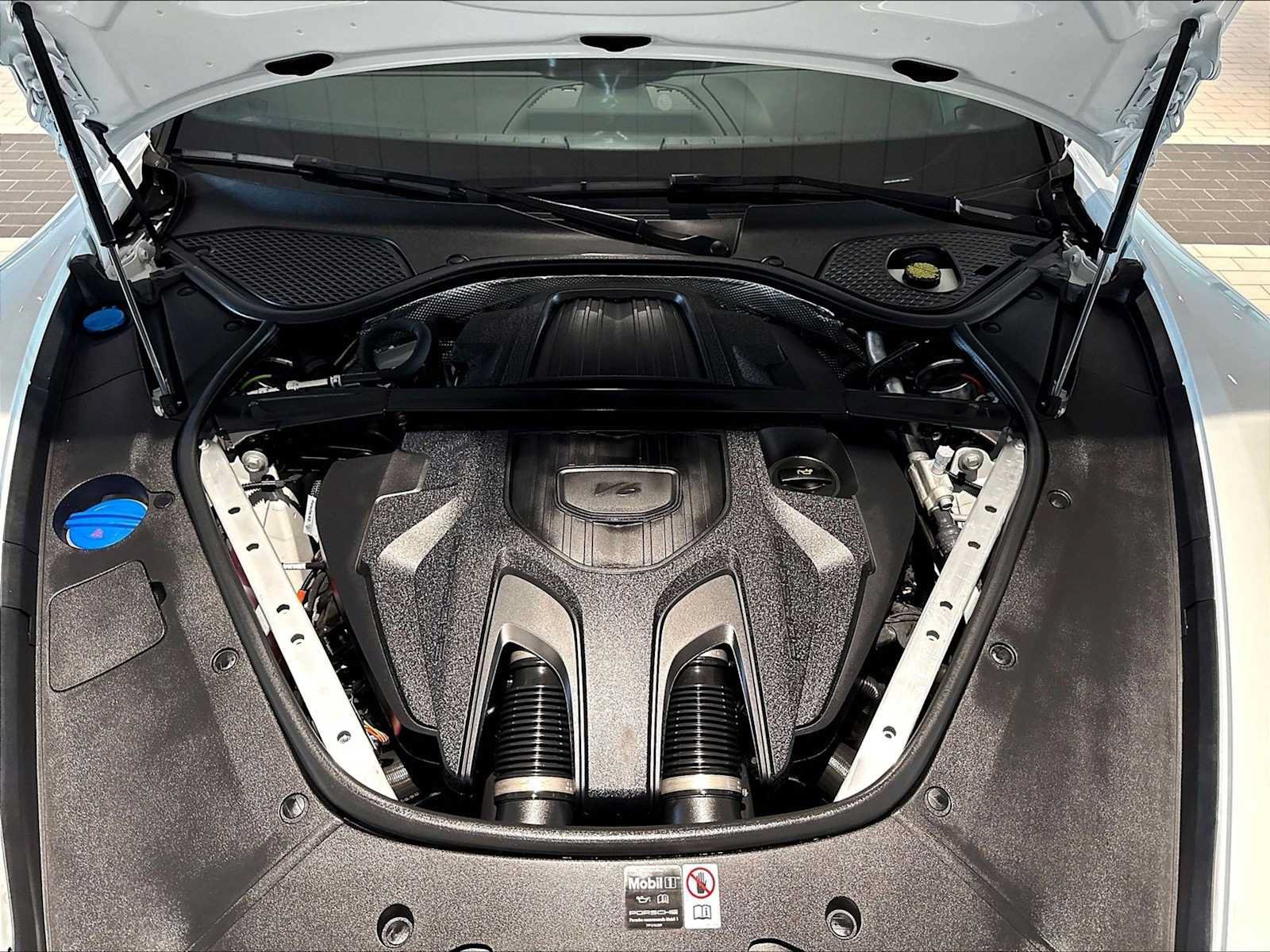 Used 2025 Porsche Panamera RWD image 25