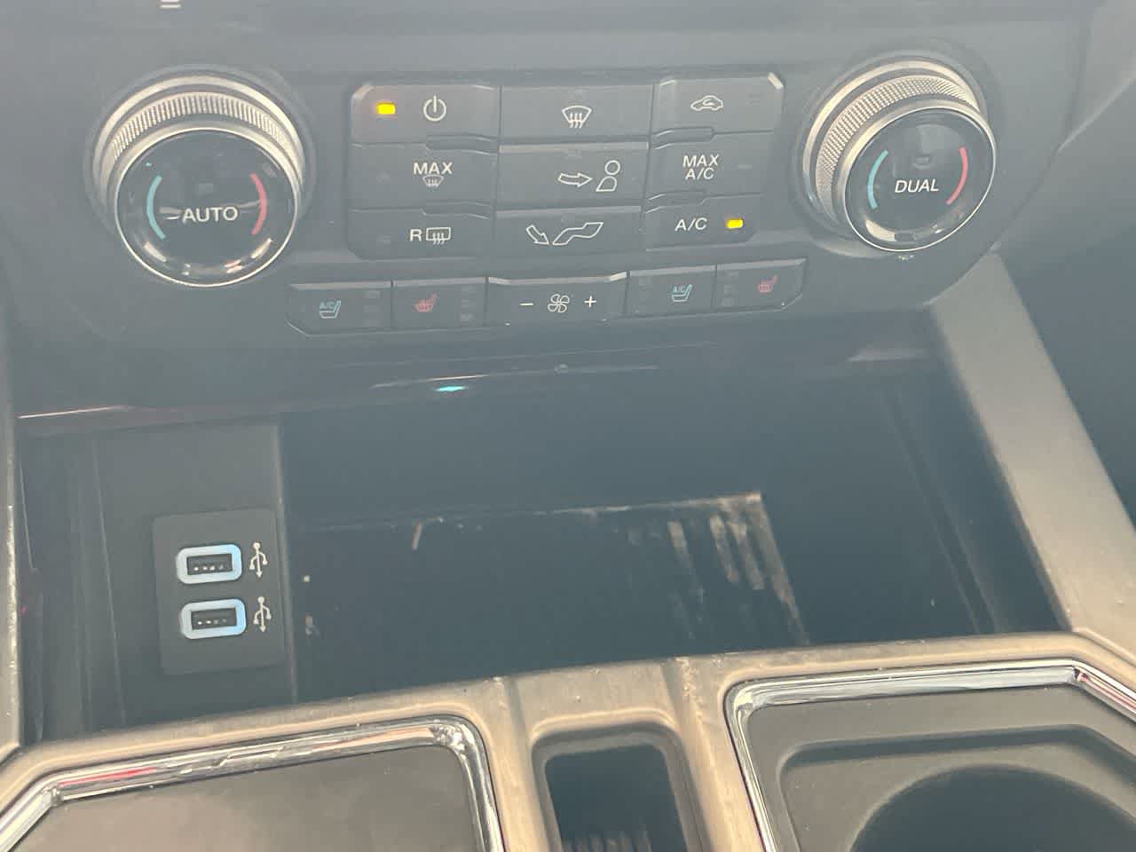 Used 2017 Ford F150 Platinum w/ Equipment Group 701A Luxury AWD/4WD image 19