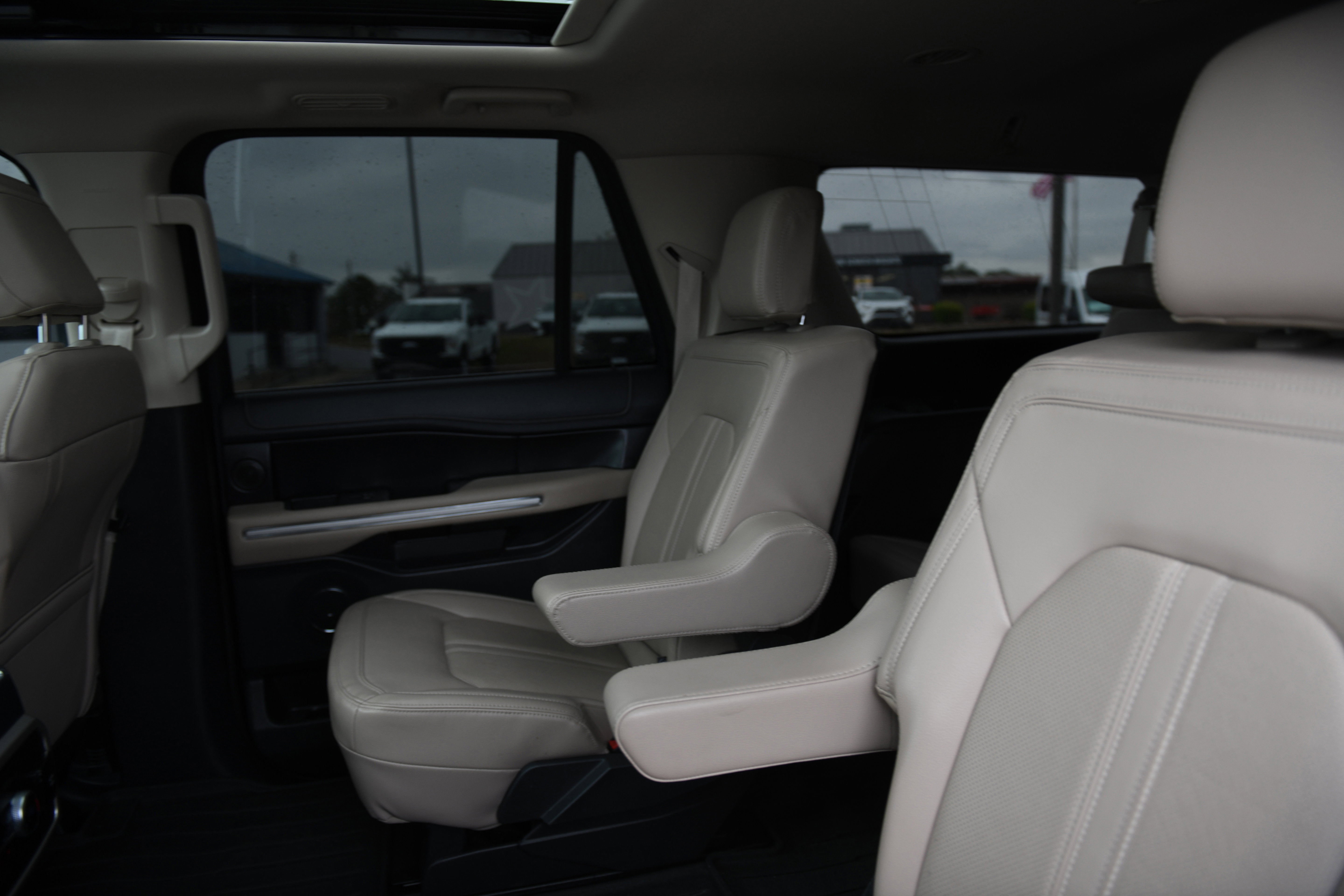 Used 2024 Ford Expedition Max Limited image 16