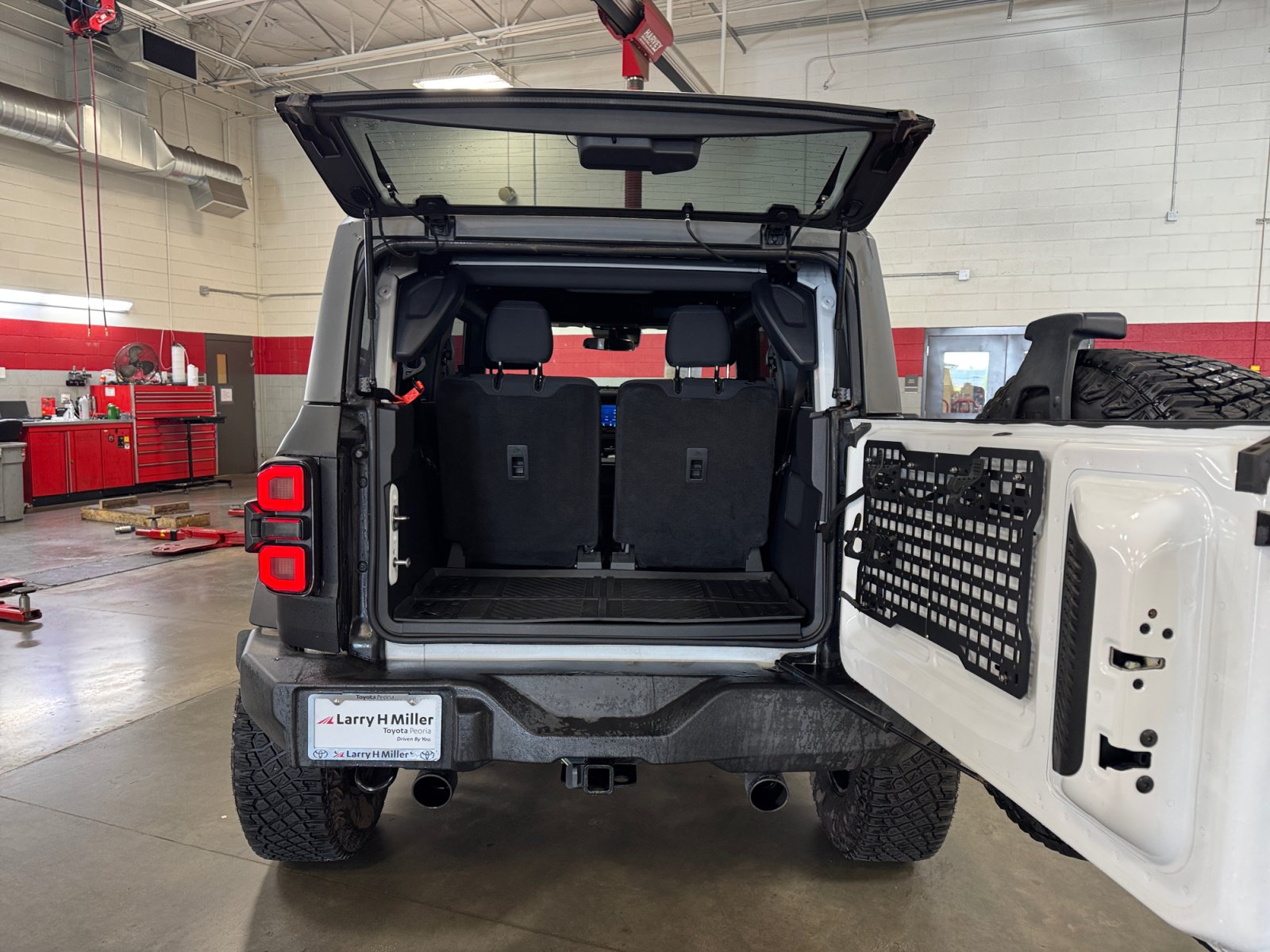 Used 2023 Ford Bronco 2-Door w/ Sasquatch Package AWD/4WD image 34