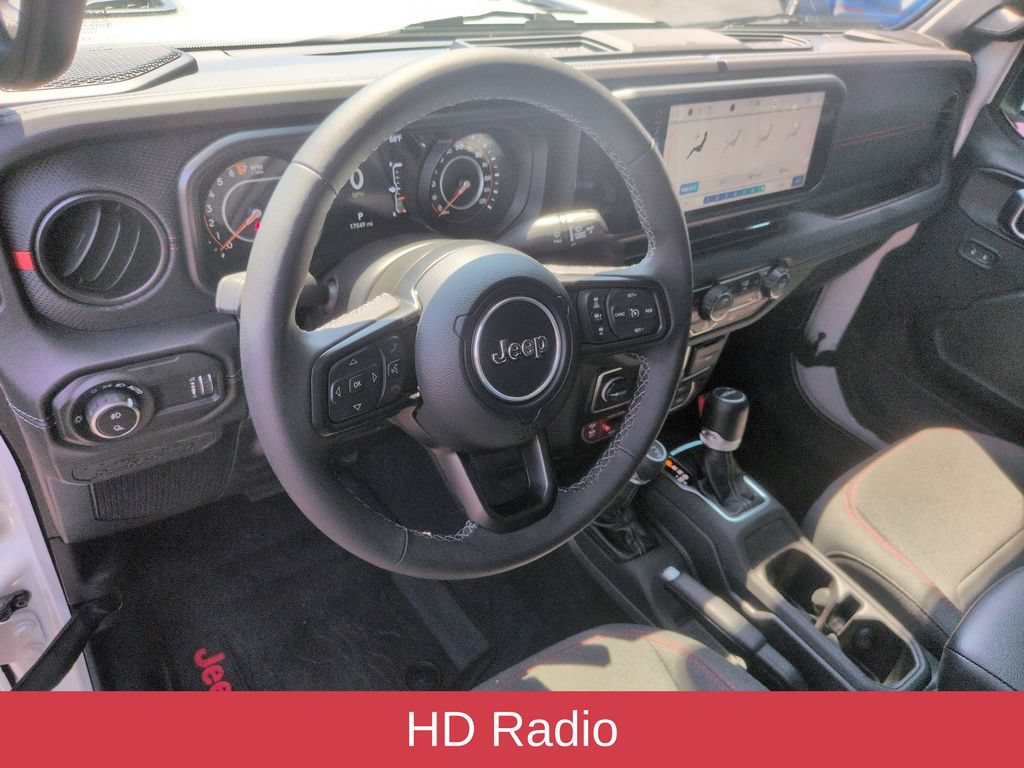 Used 2025 Jeep Gladiator Rubicon w/ Technology Group AWD/4WD image 16