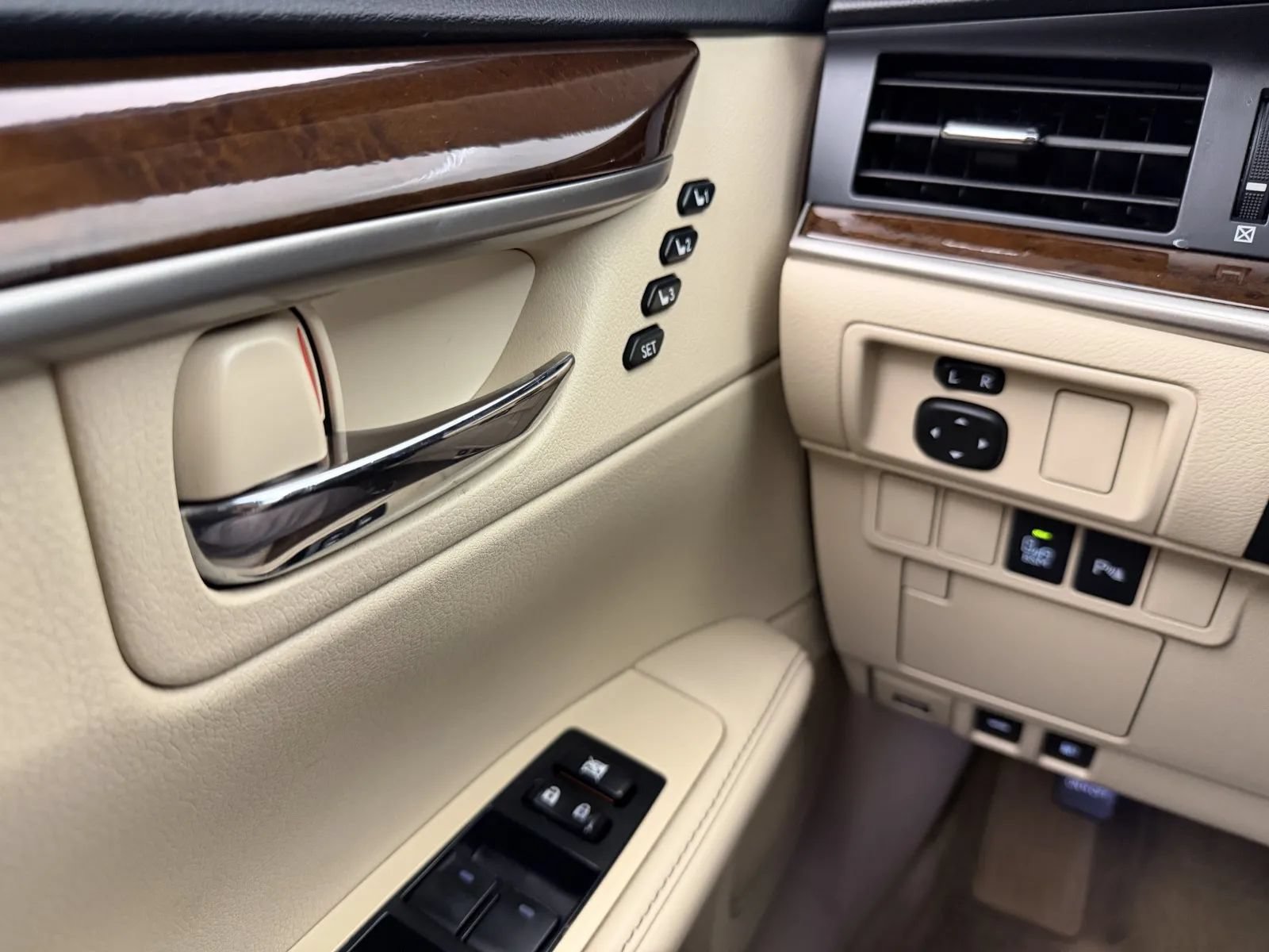 Used 2015 Lexus ES 350 w/ Luxury Package FWD image 10
