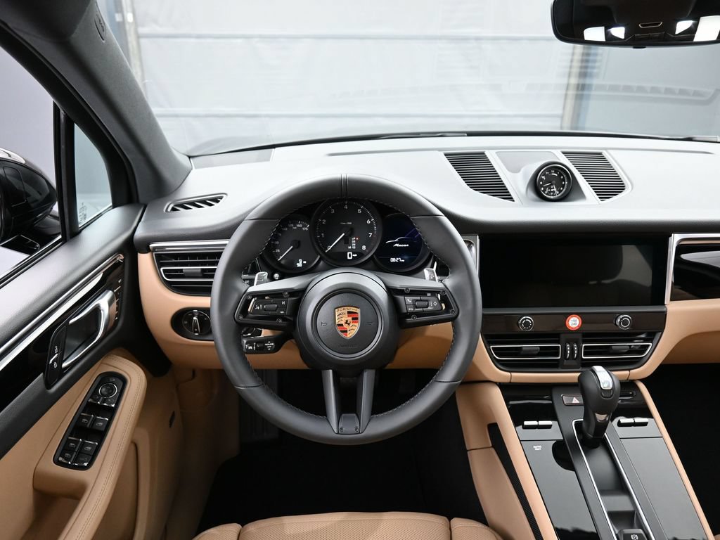 Certified 2026 Porsche Macan AWD/4WD image 17