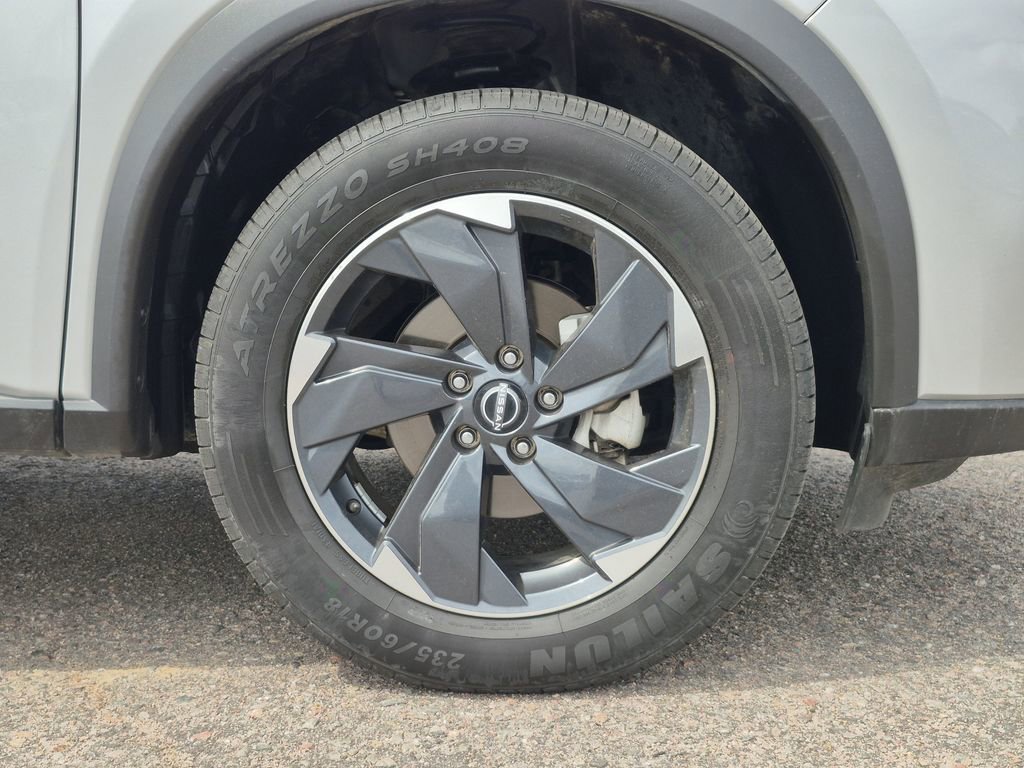 Used 2025 Nissan Rogue SV AWD/4WD image 18