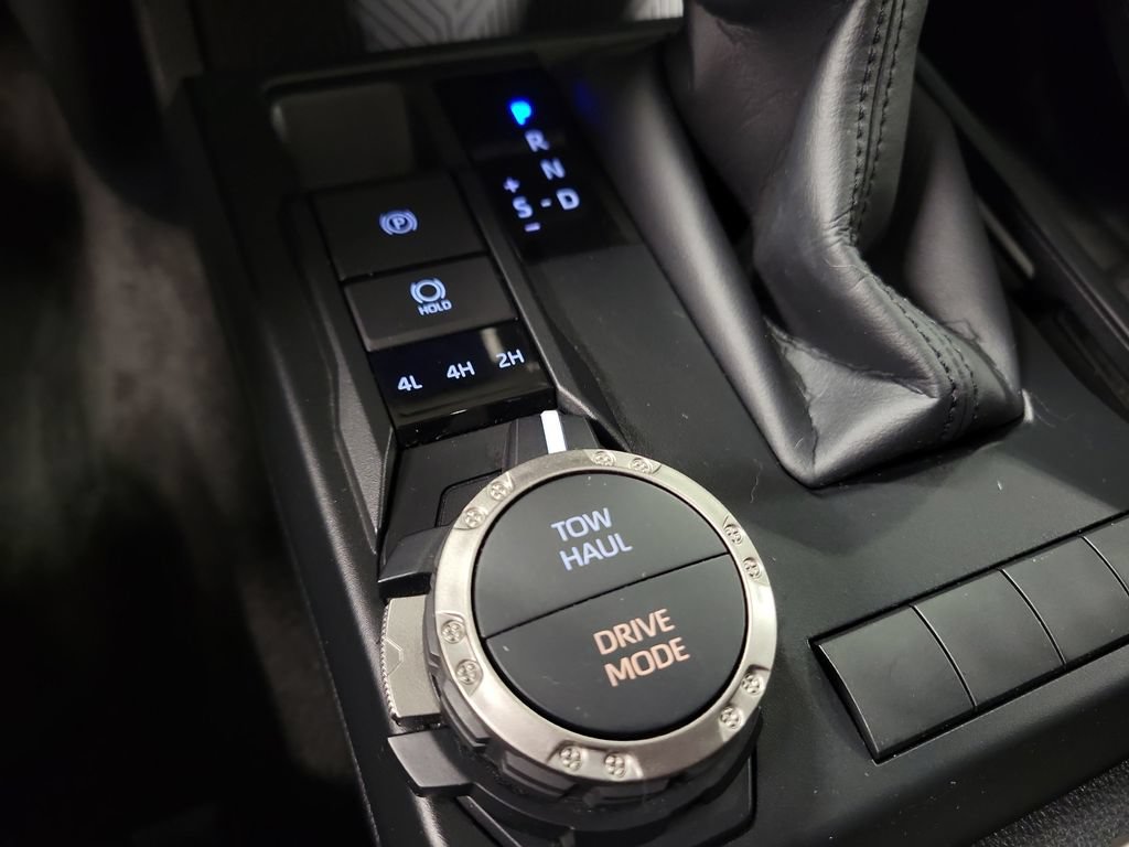 Used 2025 Toyota 4Runner SR5 AWD/4WD image 19