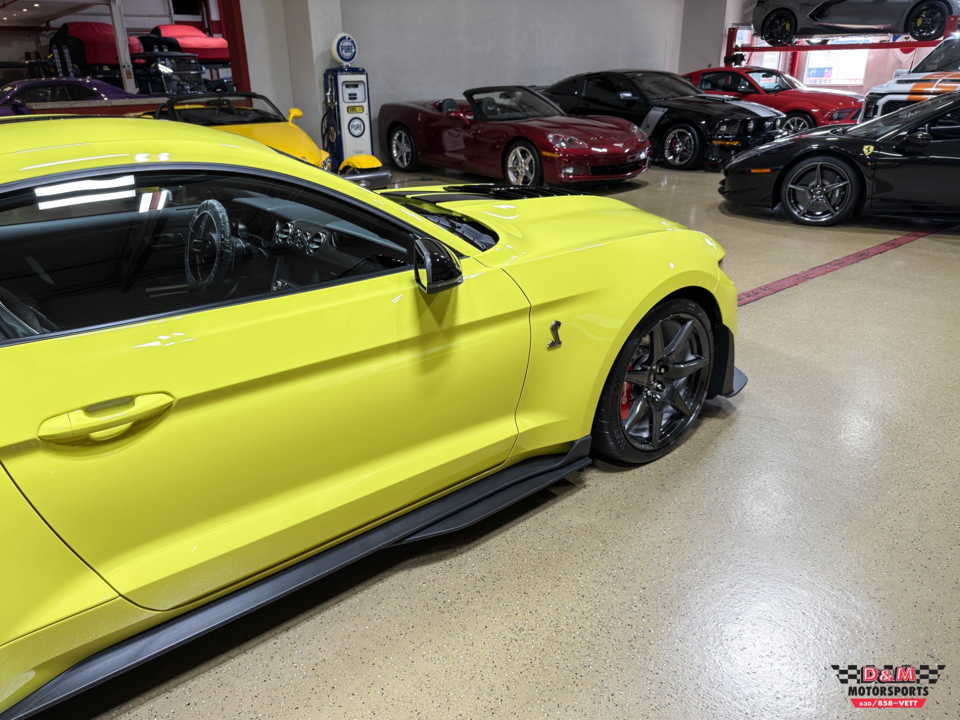 Used 2021 Ford Mustang Shelby GT500 w/ Carbon Fiber Track Pack RWD image 48