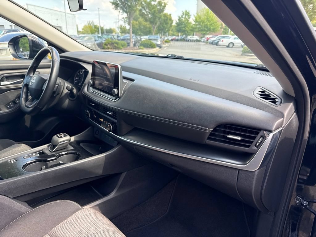 Certified 2025 Nissan Rogue SV FWD image 39
