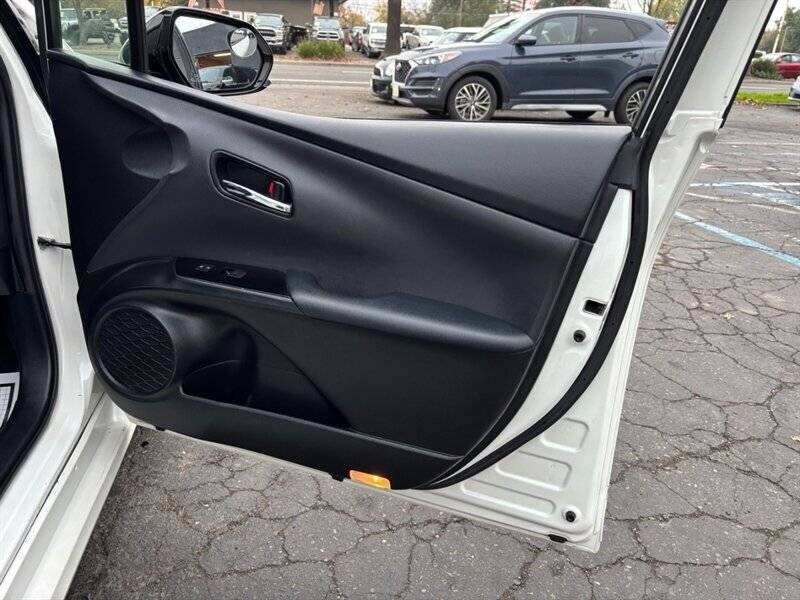 Used 2019 Toyota Prius Prime Premium w/ Carpet Mat Package FWD image 12