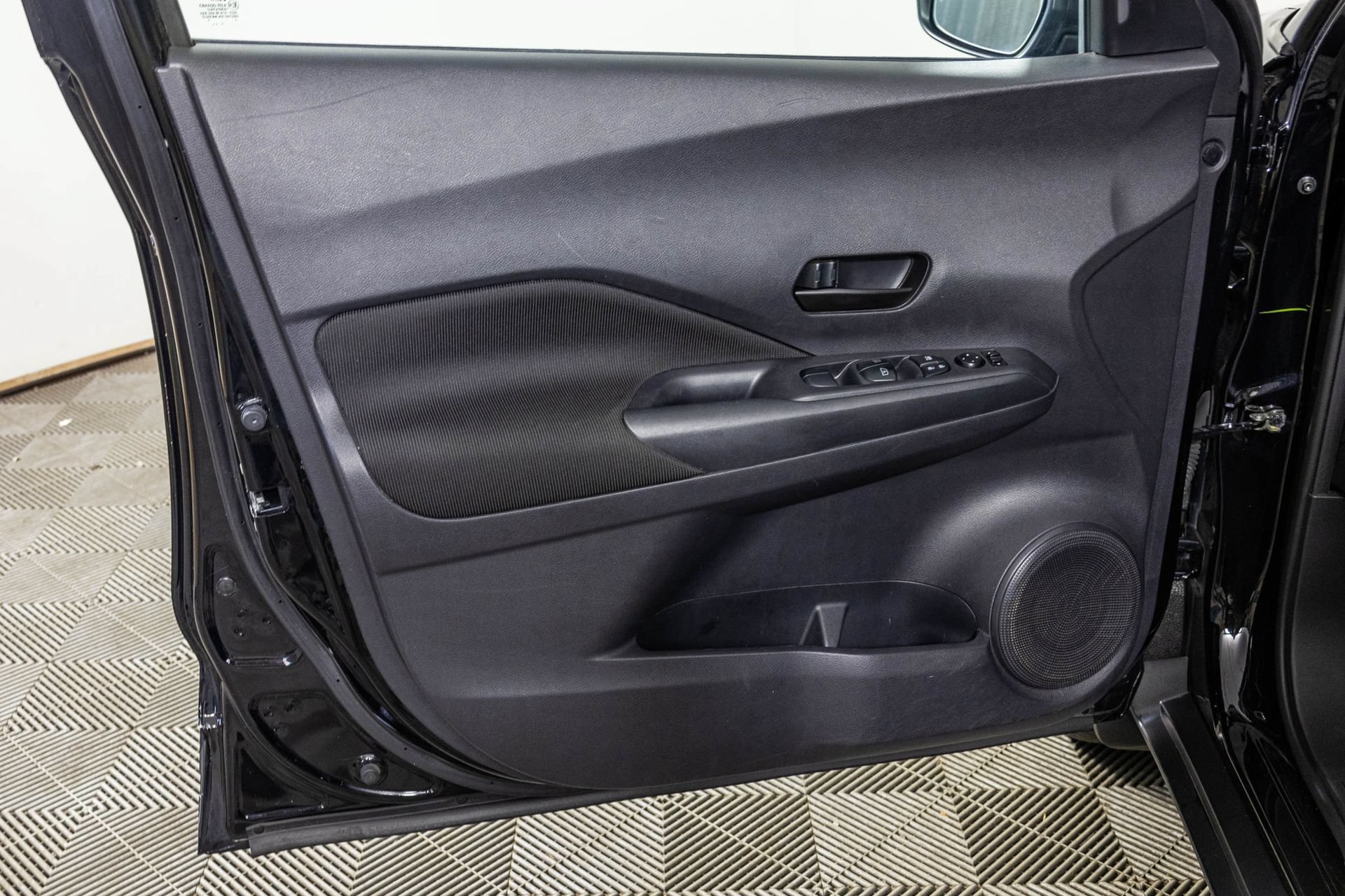 Used 2022 Nissan Kicks S FWD image 34