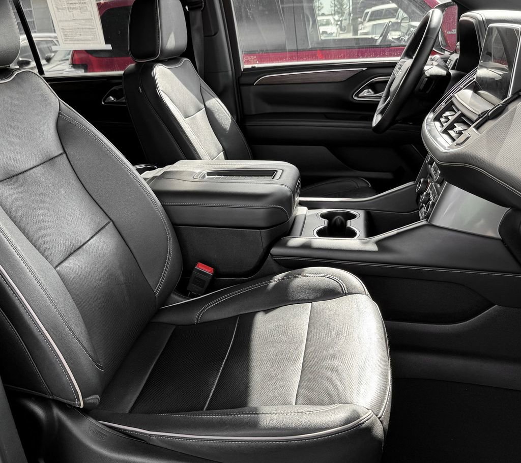 Used 2023 Chevrolet Suburban Premier image 30