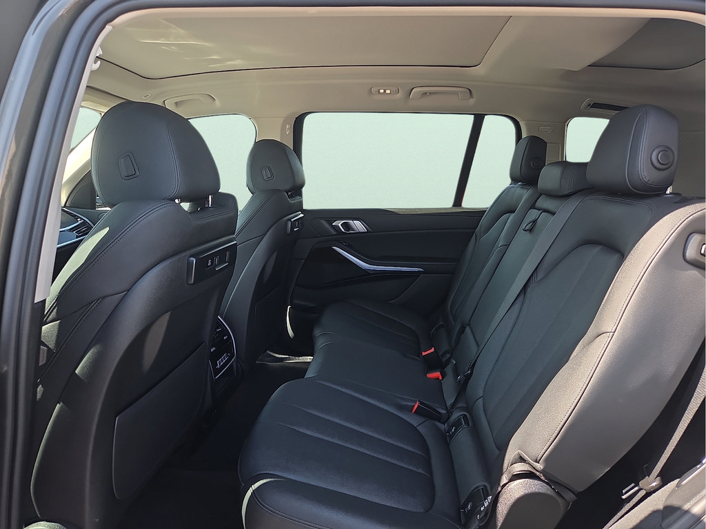 Used 2021 BMW X7 xDrive40i AWD/4WD image 11