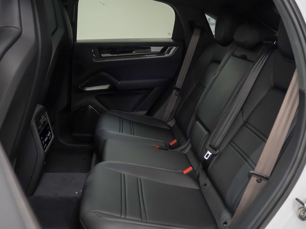 New 2026 Porsche Cayenne Turbo AWD/4WD image 18