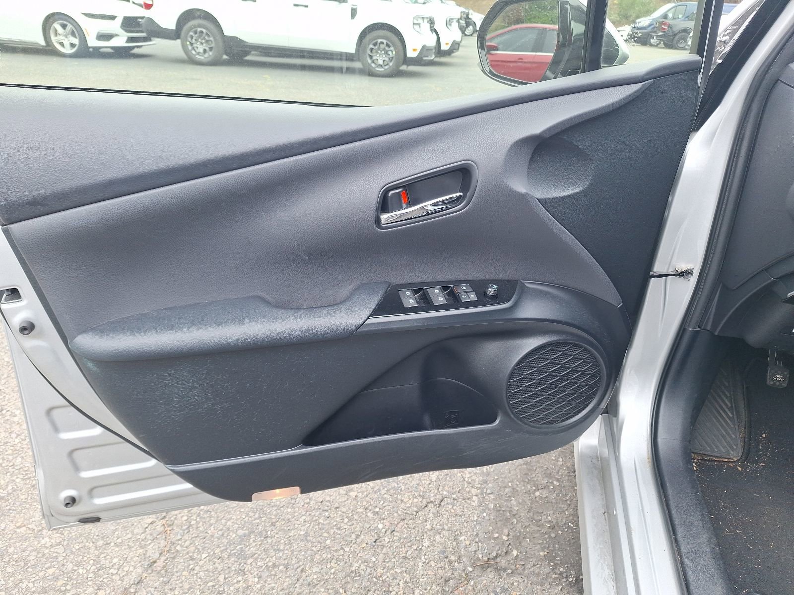 Used 2017 Toyota Prius Three Touring FWD image 11