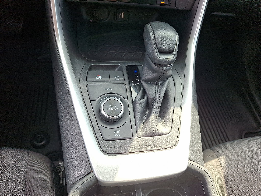 Used 2024 Toyota RAV4 XLE w/ Convenience Package AWD/4WD image 18