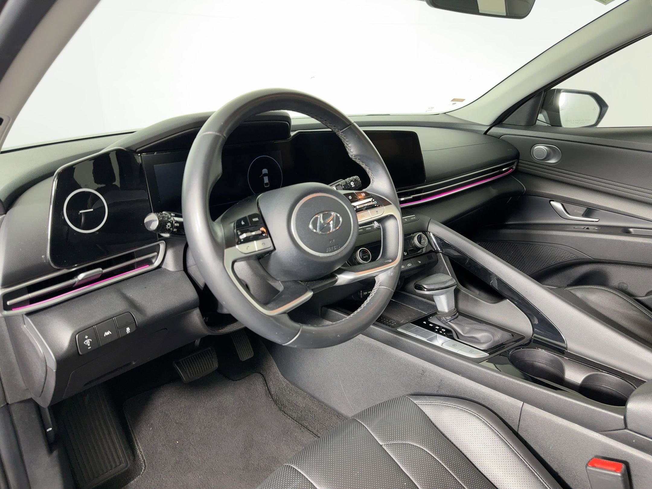 Used 2023 Hyundai Elantra Limited image 3