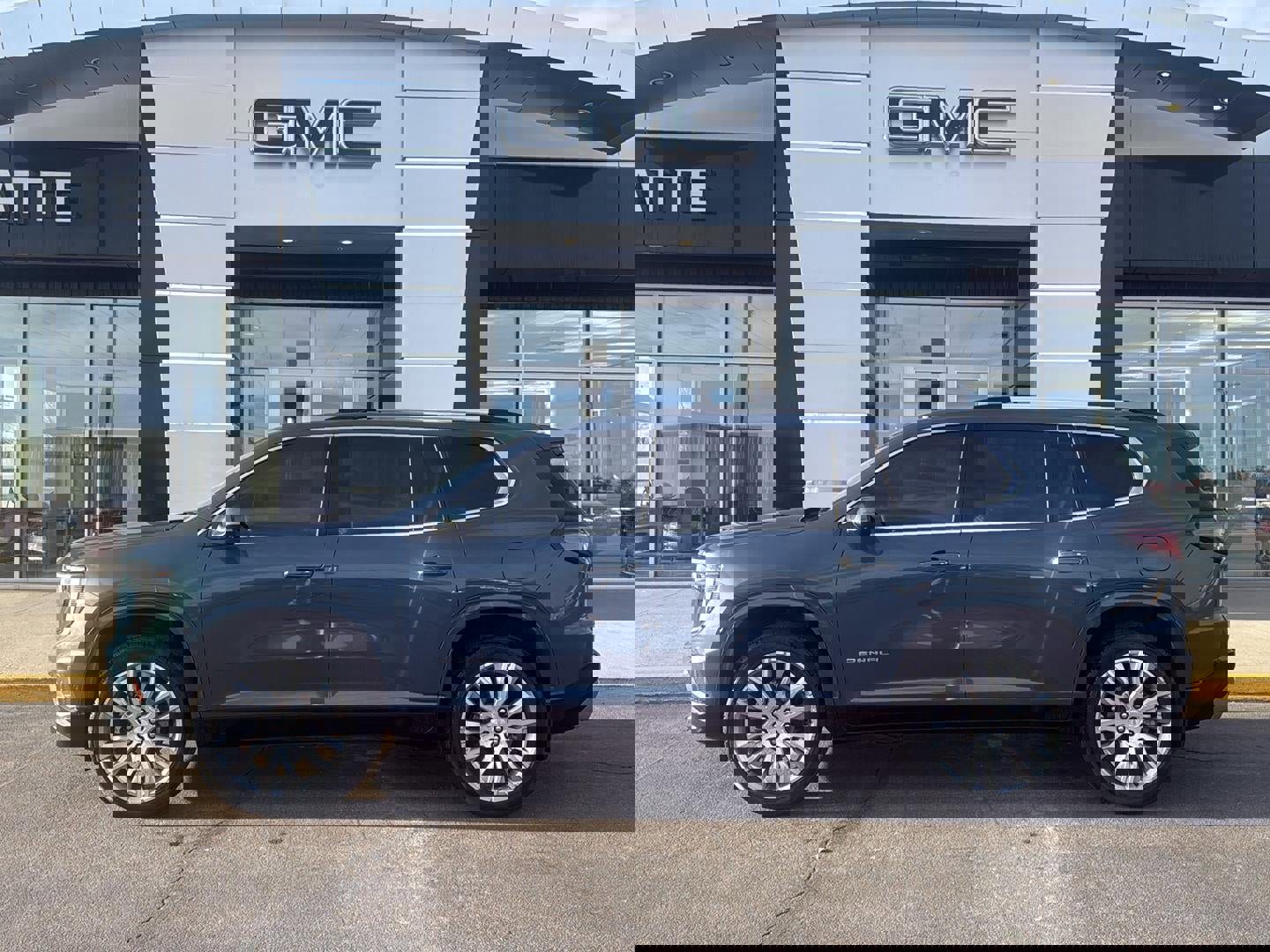 Used 2024 GMC Acadia Denali w/ Super Cruise Package image 1