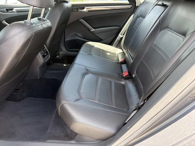 Used 2018 Volkswagen Passat 2.0T SE FWD image 17