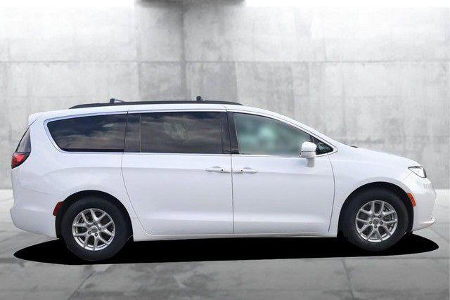 Used 2022 Chrysler Pacifica Touring-L FWD image 5