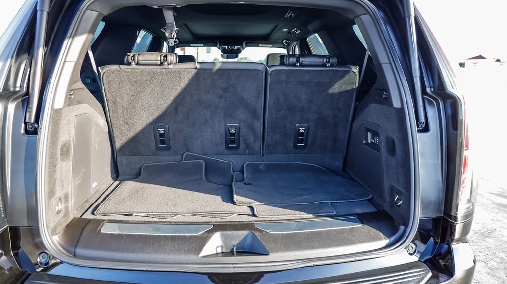 Used 2025 Cadillac Escalade Premium Luxury image 28