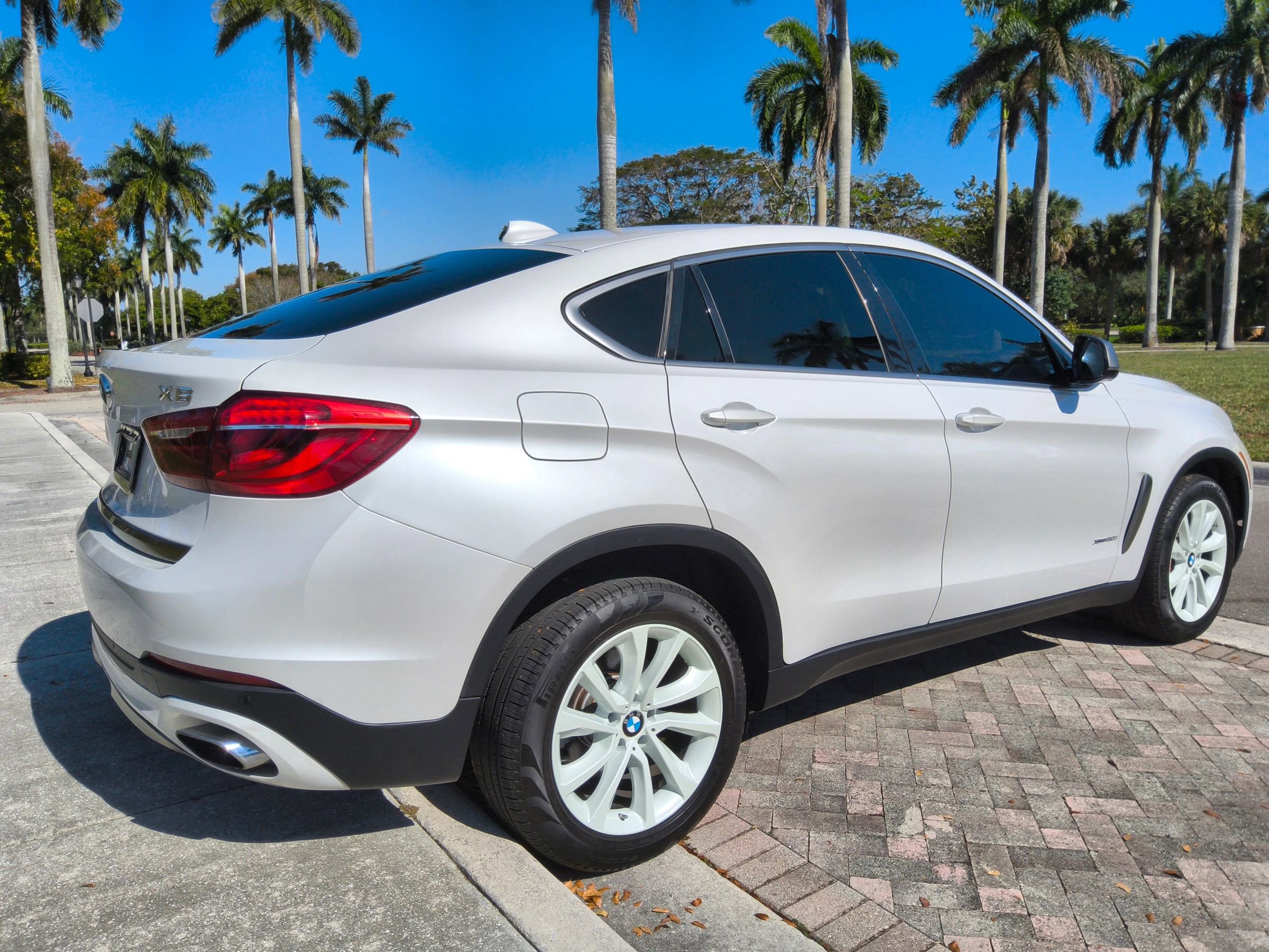 Used 2018 BMW X6 xDrive50i w/ Premium Package image 7