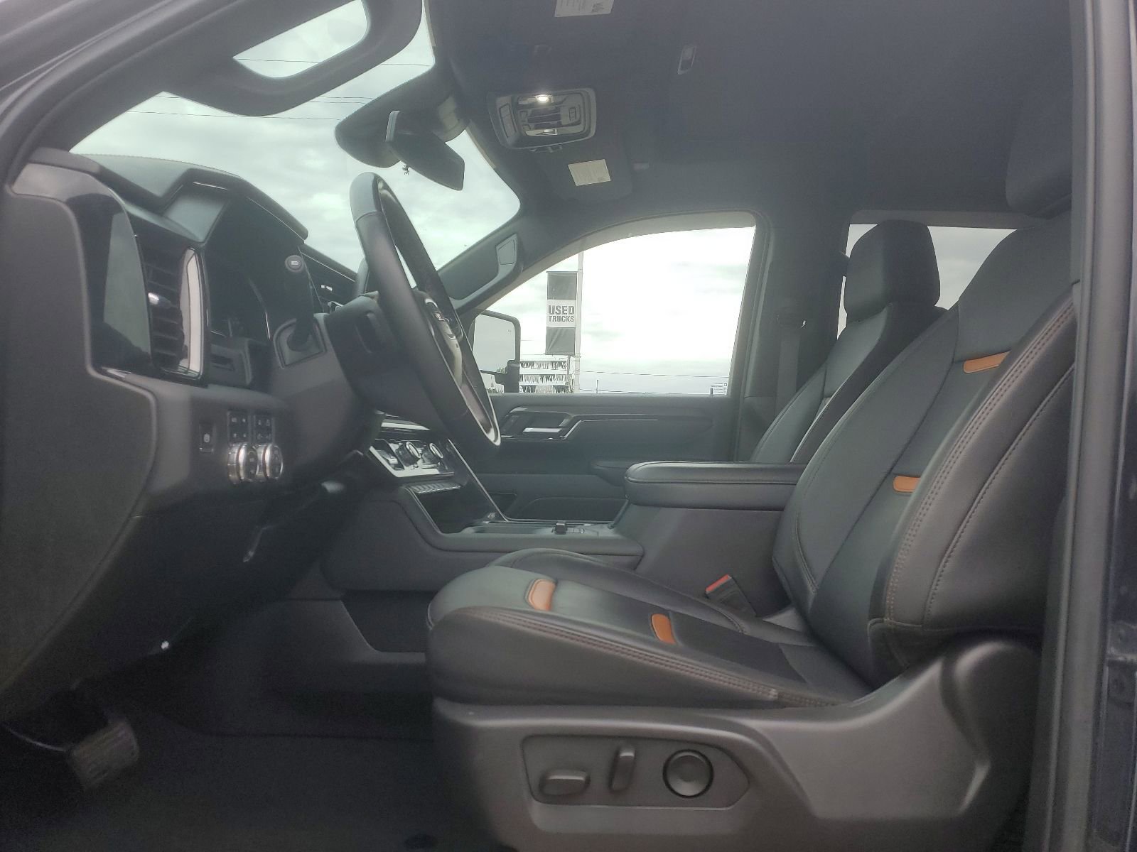 Used 2025 GMC Sierra 2500 AT4 w/ AT4 Preferred Package image 9