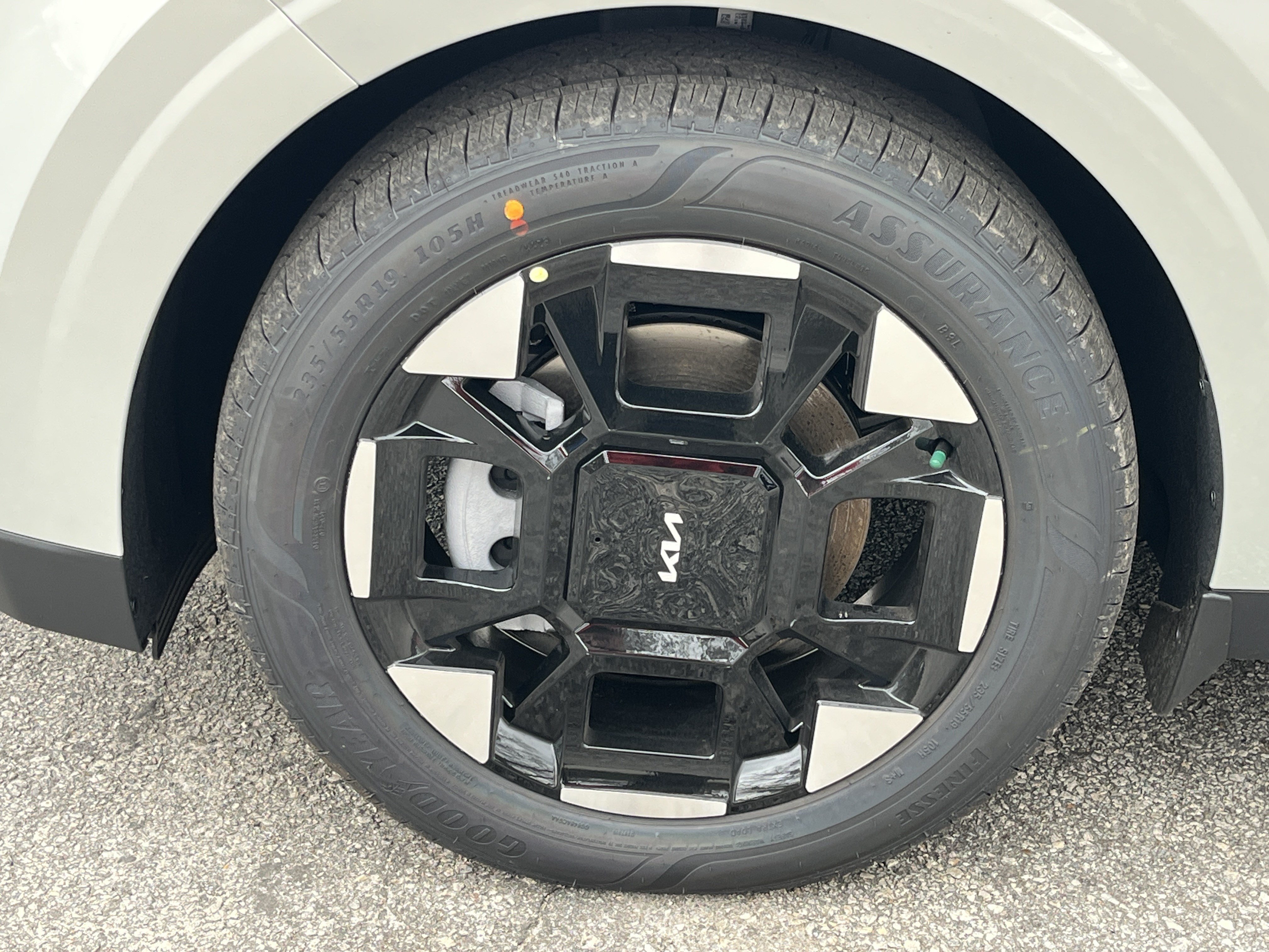 New 2026 Kia Carnival EX FWD image 31