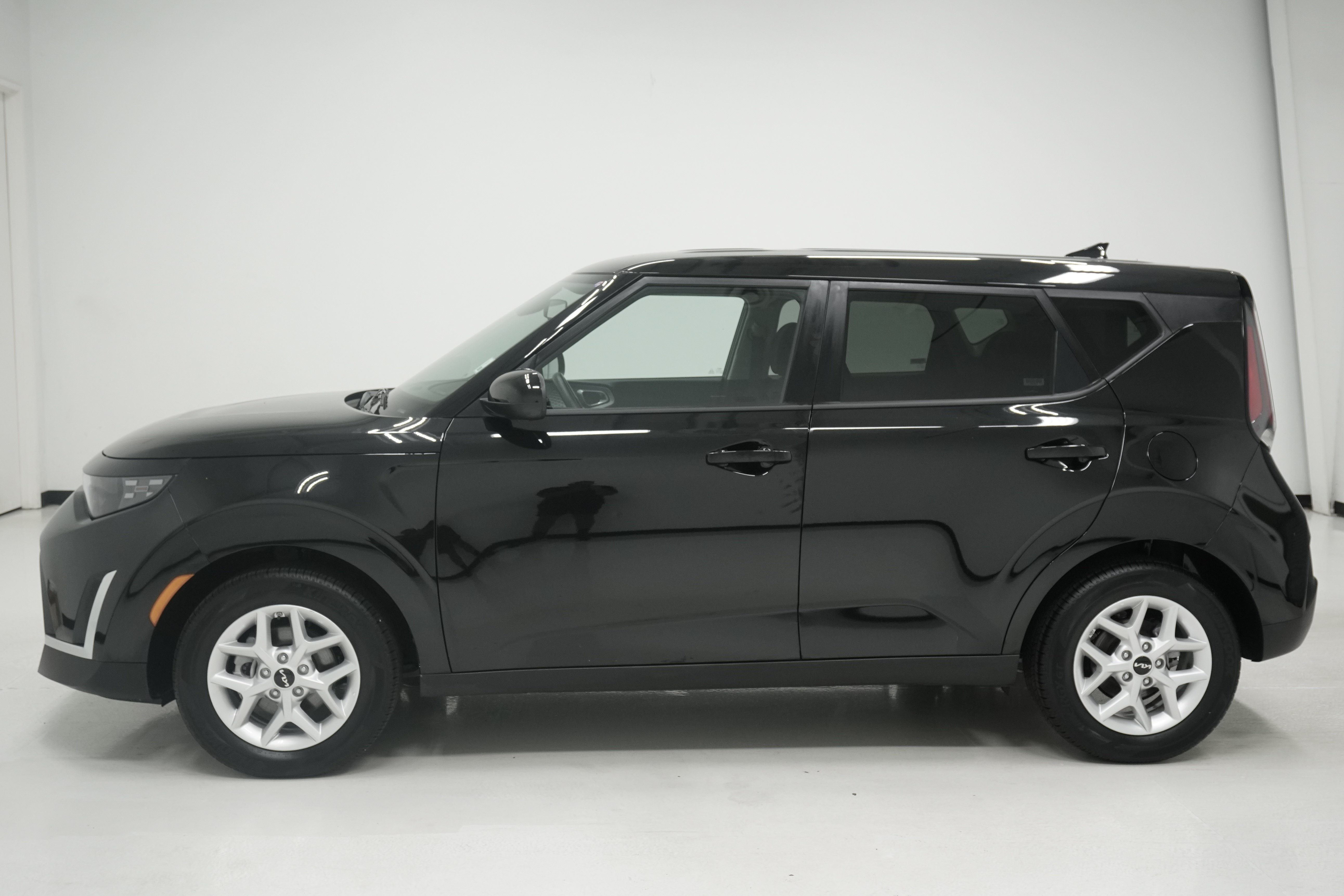 Used 2025 Kia Soul S FWD image 7