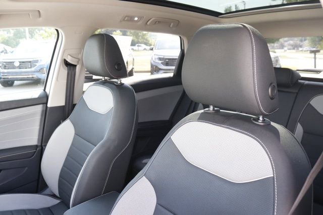 Used 2024 Volkswagen Taos SEL image 13