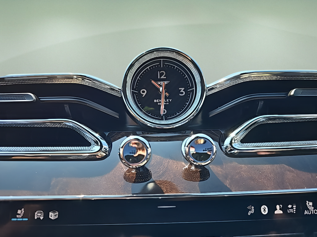 New 2024 Bentley Bentayga Extended Wheelbase AWD/4WD image 22