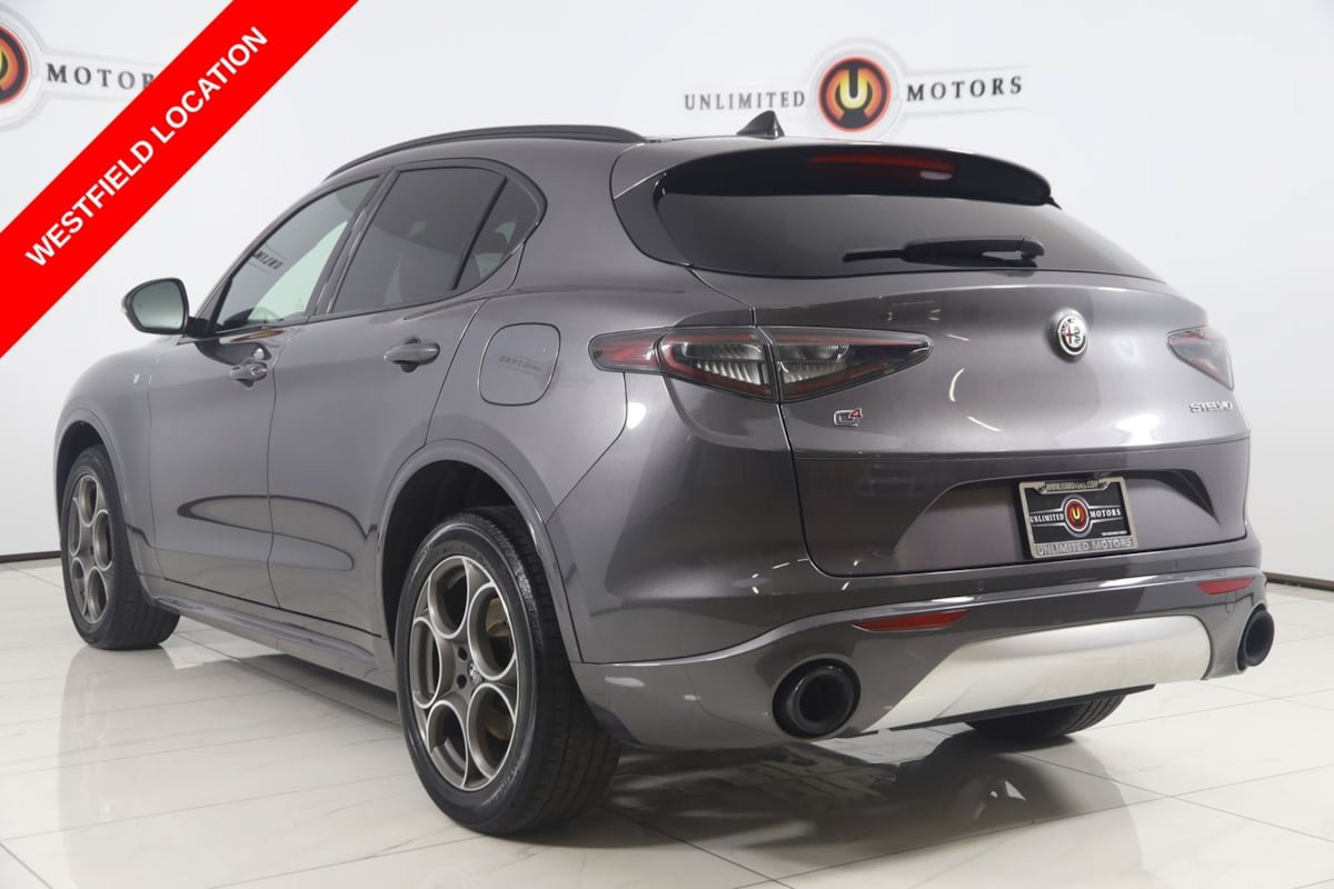 Used 2024 Alfa Romeo Stelvio Ti AWD/4WD image 4
