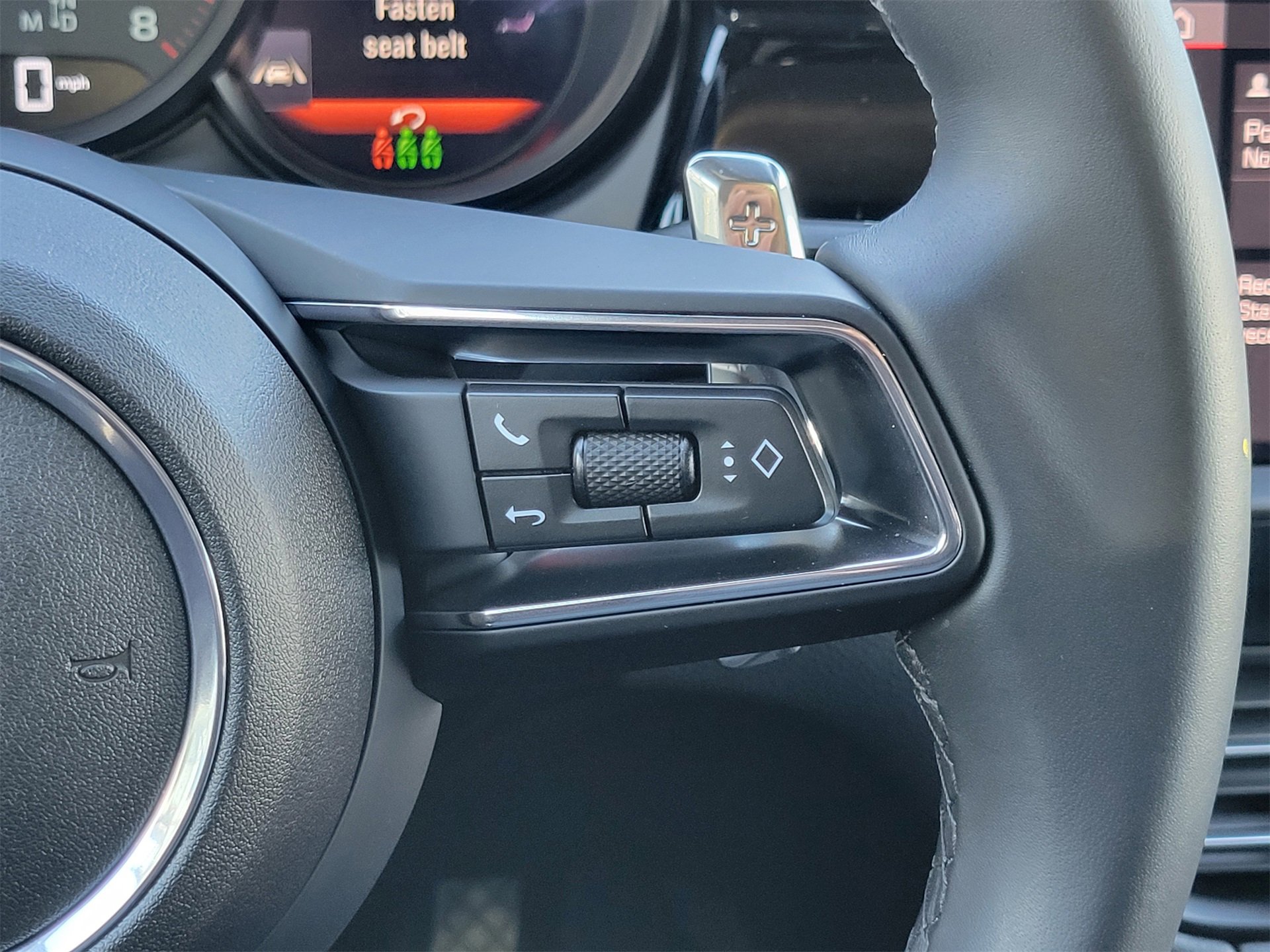 Used 2025 Porsche Macan image 14